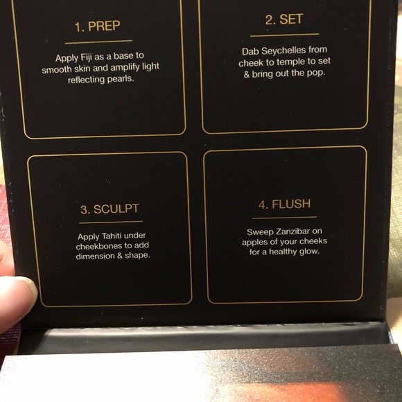 HudaBeauty 3D Highlighter Palette - Picture 3 of 6